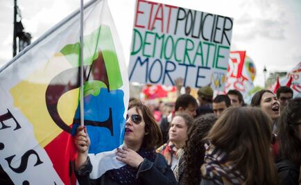 Entre protestas, inicia debate de reforma laboral francesa