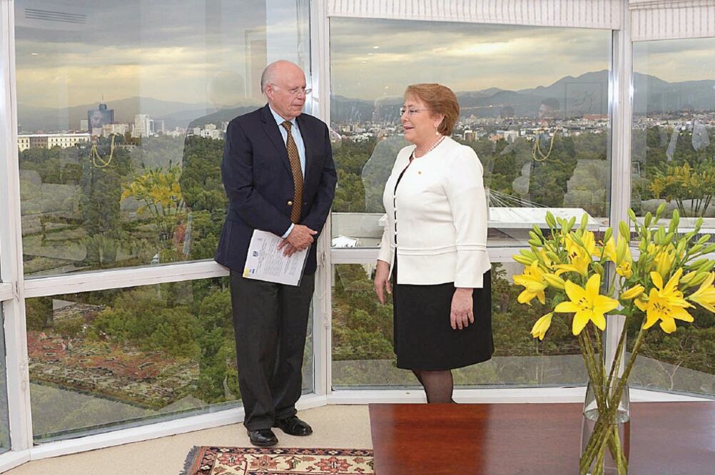 José Narro Robles y Michelle Bachelet acompañaron la firma de una carta para establecer el Programa de Movilidad Estudiantil “Gabriela Mistral” (ESPECIAL)