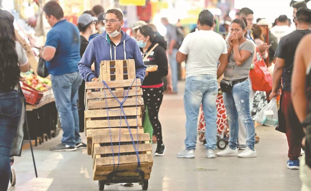 Locatarios dicen que en la central hay halcones, estibadores que avisan sobre quién entra y quién sale, y empleados que indican qué bodeguero tiene efectivo escondido. Foto: ARCHIVO EL UNIVERSAL