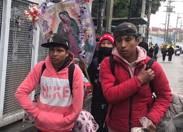 VIDEO: Lluvia y frío no detiene a peregrinos en su camino a la Basílica de Guadalupe