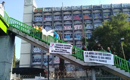 Vecinos de Neza protestan por clínica dañada en sismo del 19-S