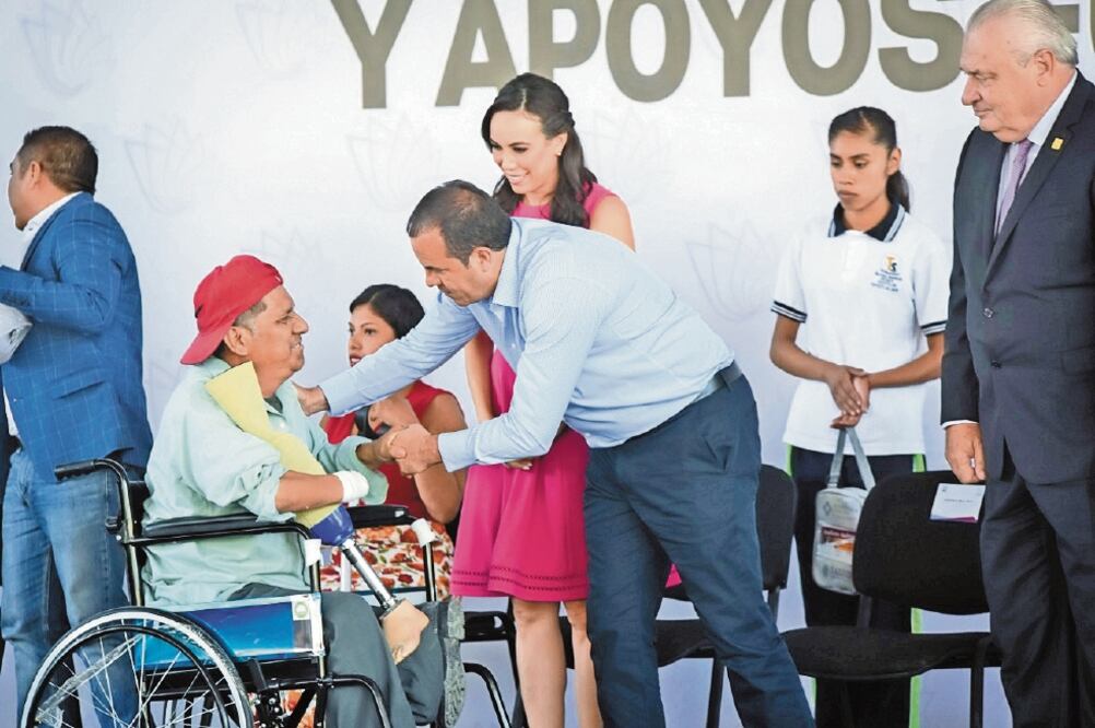 Niñas, niños, así como personas mayores y de la tercera edad recibieron desde auxiliares auditivos hasta férulas de pierna, entre otros apoyos.