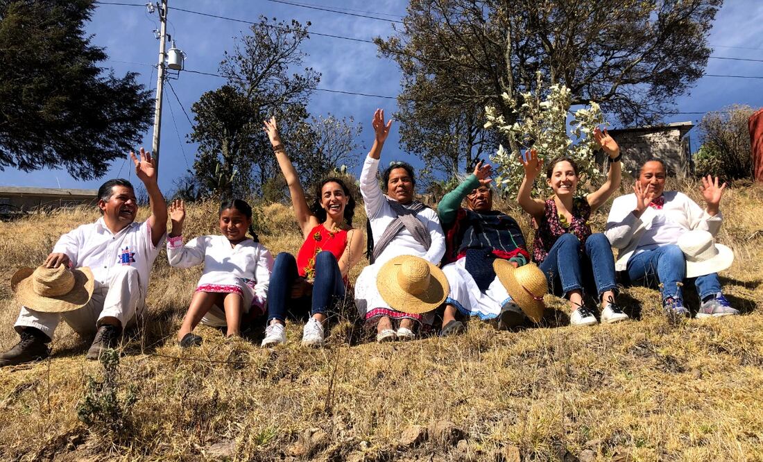 Crean cuna artesanal con técnica Otomí
