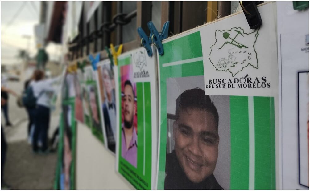 Exhiben fotos de sus familiares desaparecidos en Morelos. Foto: Especial