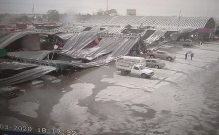 Colapsa techo de tres naves de la Central de Abasto por caída de granizo
