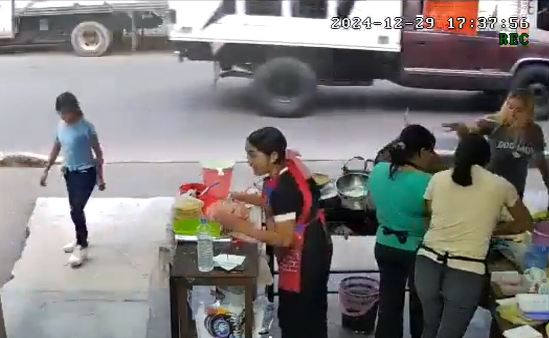Mujer arroja aceite hirviendo a empleada de una fonda de Xalapa por disputa sobre la cuenta. Foto: Captura de pantalla