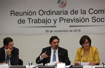 Impulsar recuperación del salario, acuerdan senadores