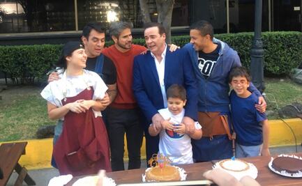 Le festejan cumpleaños a César Évora con todo y nietos 