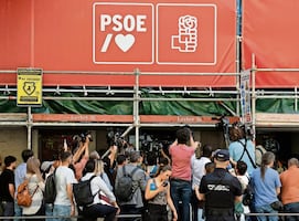 El PSOE vive horas críticas; escándalos  complican a Sánchez