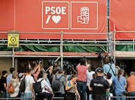 El PSOE vive horas críticas; escándalos complican a Sánchez