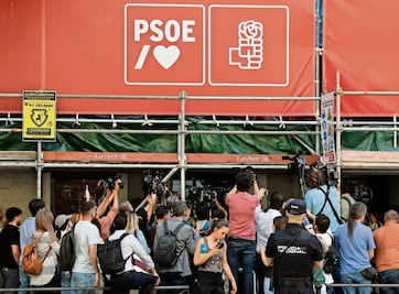 El PSOE vive horas críticas; escándalos complican a Sánchez