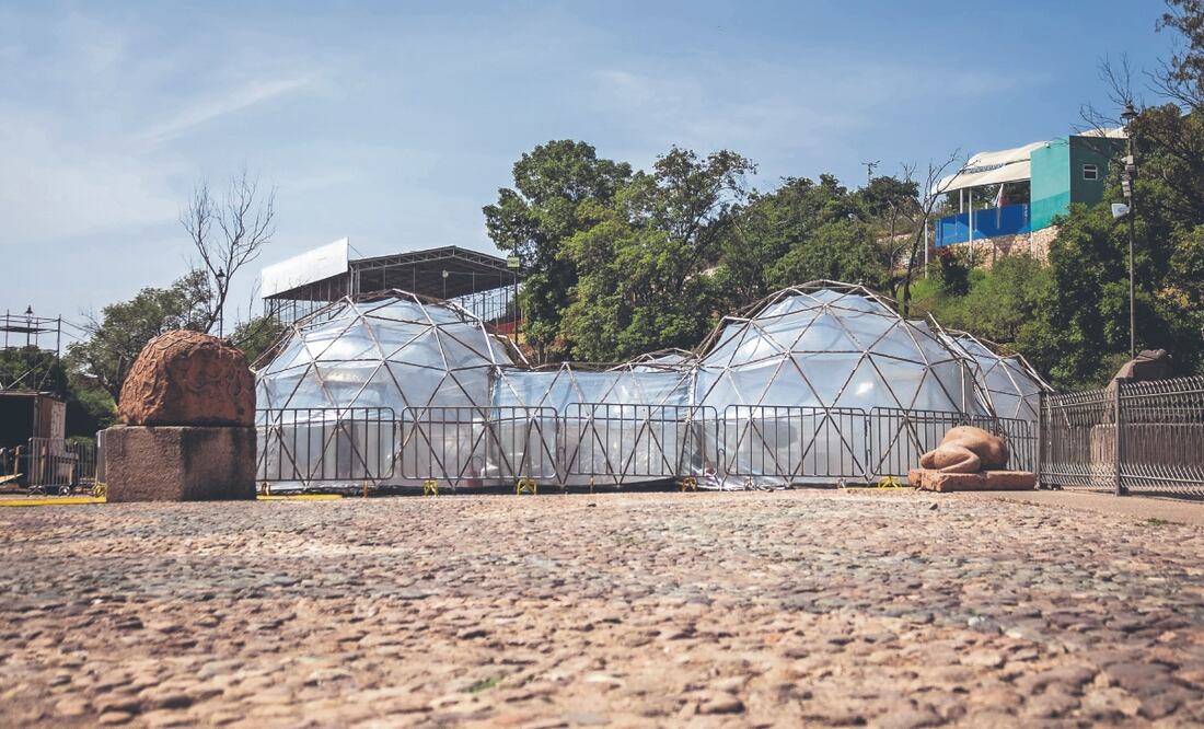 La instalación Pollution Pods son cinco cúpulas geodésicas que están interconectadas y que emulan el aire —contaminado o no— de varias ciudades. Foto: Mayra Mope