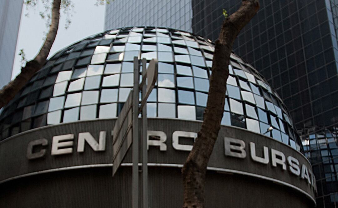 BMV gana 1.07% a media jornada