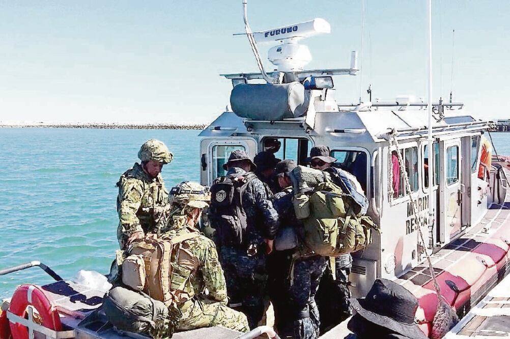 Personal de la Marina persiguió a los tripulantes de un barco que realizaban actividades de pesca ilegal en Baja California. Foto: ARCHIVO ELUNIVERSAL