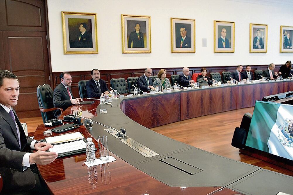 El presidente Enrique Peña Nieto y los miembros de su gabinete evaluaron avances de los compromisos presidenciales. (PRESIDENCIA)