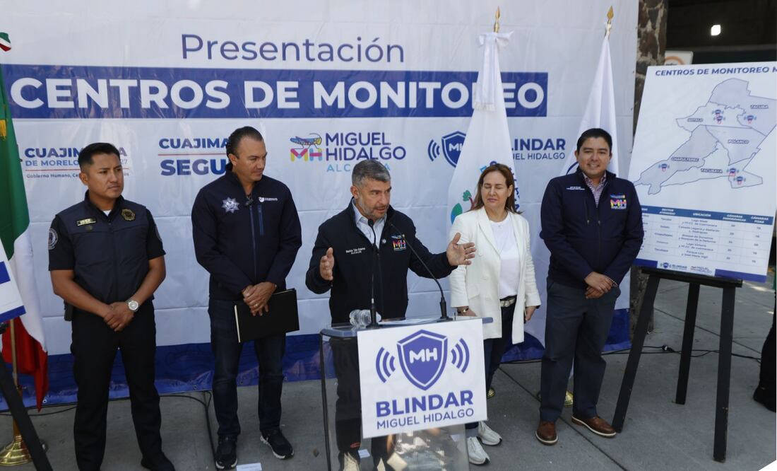 CDMX, 28ABRIL2025.- Carlos Orvañanos, alcalde de Cuajimalpa, y Mauricio Tabe, alcalde de Miguel Hidalgo, encabezaron la presentación de los centros de monitoreo de seguridad por sector que son parte del programa Blindar MH.
FOTO: DIEGO SIMÓN/ELUNIVERSAL