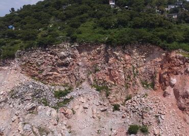 Alertan sobre desgajamiento de cerro en Jiutepec, Morelos