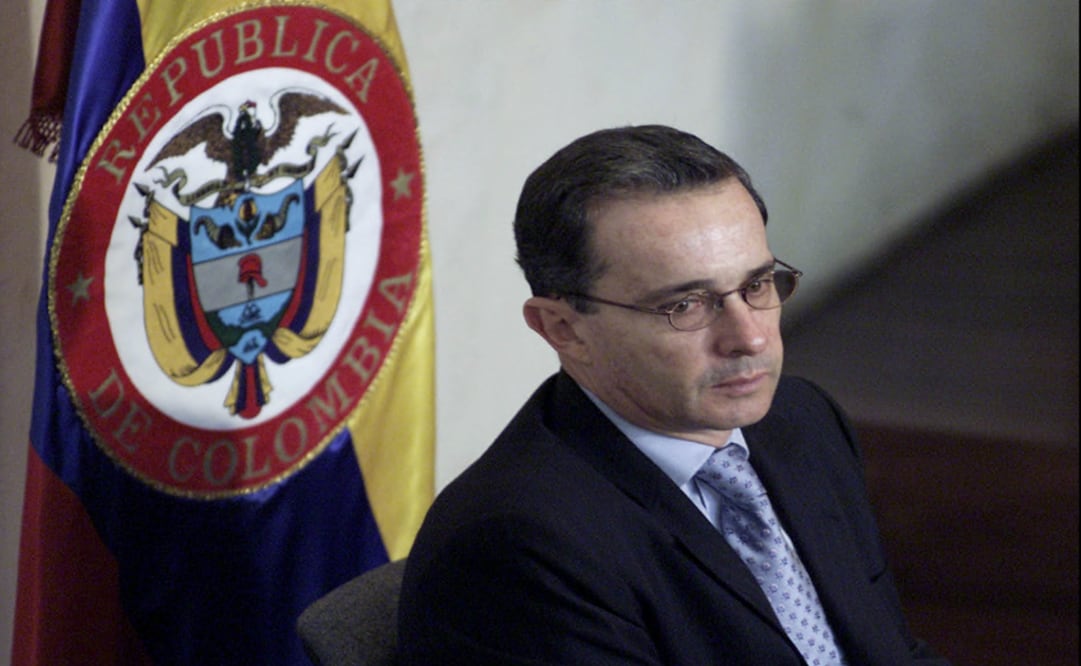 Former Colombian President Alvaro Uribe - Photo: Javier Galeano/AP