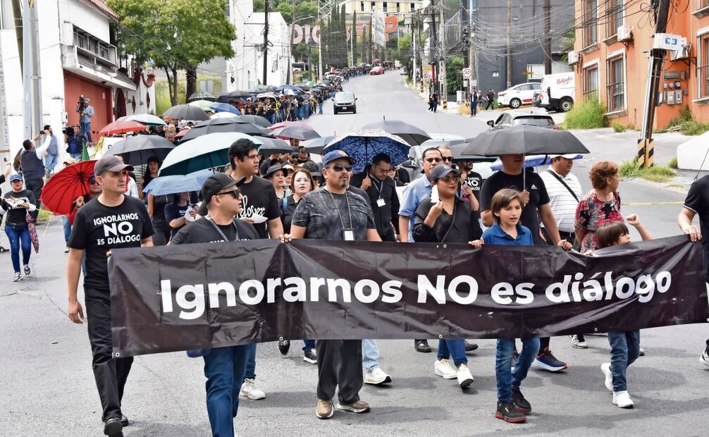 En Monterrey, Nuevo León, también se llevó a cabo una protesta y marcha de los trabajadores del Poder Judicial contra la iniciativa. Foto: Emilio Vázquez | El Universal