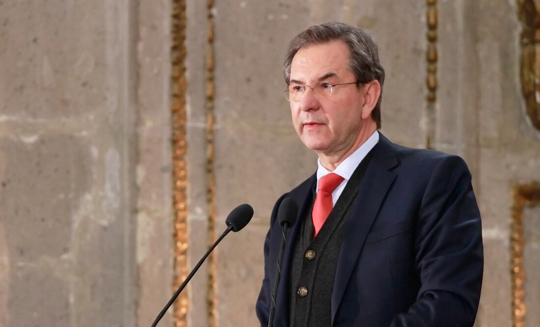 Esteban Moctezuma Barragán - Secretario de Educación Pública / Especial