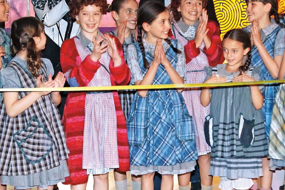 El elenco del musical Annie inauguró una exposición en el Papalote (ARIEL OJEDA. EL UNIVERSAL)