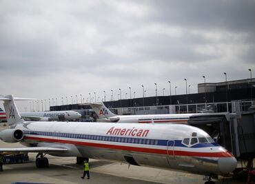 American Airlines reactiva vuelos en EU tras falla