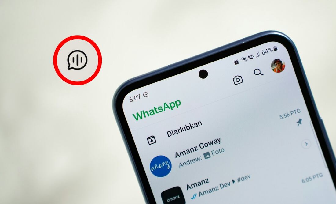 Usuarios de WhatsApp reportan la aparición de esta burbuja en los chats grupales. Foto. Especial
