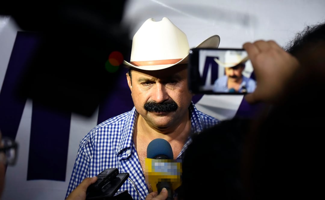 “Layín” inventa tres libros que marcaron su vida… y se salta del segundo al cuarto