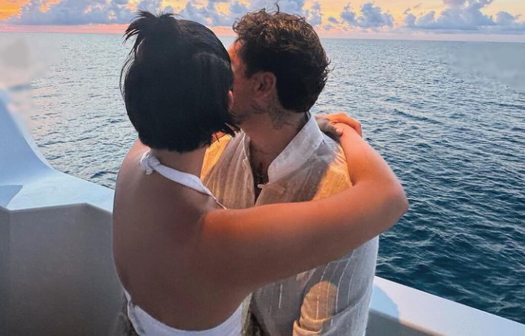 Christian Nodal publica serie de fotos donde aparece con su esposa, Ángela Aguilar.
Foto: Instagram