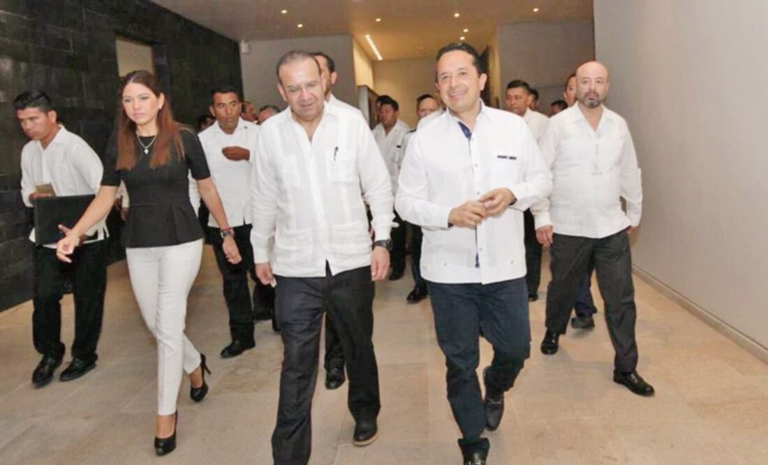 En Quintana Roo, Alfonso Navarrete Prida clausuró la 19 Asamblea Plenaria de la Conferencia Nacional 2018 de SSP, junto al gobernador de la entidad Carlos Joaquín. Foto: ESPECIAL