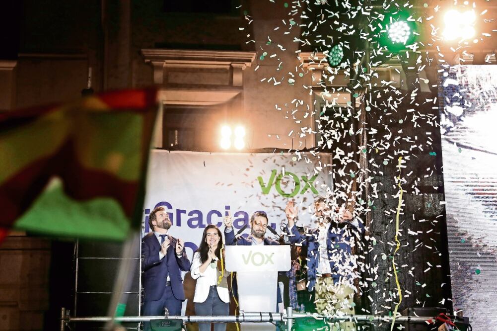 El candidato del partido de extrema derecha VOX, de España, Santiago Abascal, mientras se anunciaban los resultados de los comicios españoles del domingo. / SUSANA VERA. REUTERS