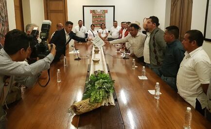 Entrega la CNTE pliego petitorio a gobernador de Oaxaca