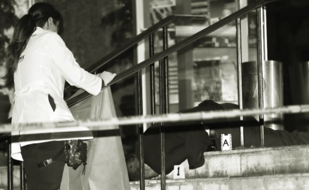 Gerente intenta frustrar asalto y lo matan en Sanborns de la Del Valle