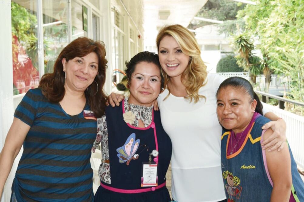 Angélica Rivera sostuvo que las mujeres dan la vida, educan, alimentan, pero además contribuyen y trabajan para edificar una nación (FOTO TOMADA DE TWITTER)