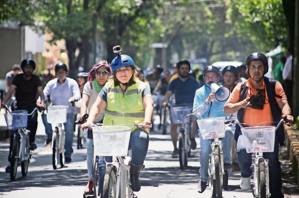 La delegada en Miguel Hidalgo, Xóchitl Gálvez, inauguró ayer los recorridos turísticos en bicicleta. Para participar hay que pedir cita (BERENICE FREGOSO. EL UNIVERSAL)
