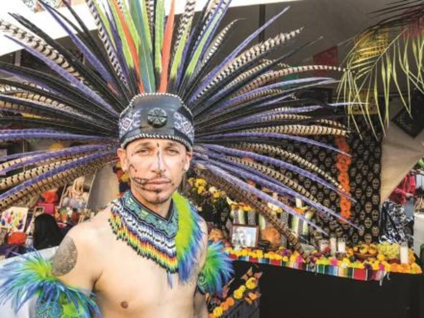 Celebran a los muertos y desafían a Trump