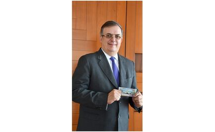 Presume Ebrard "cachito" para rifa del avión presidencial