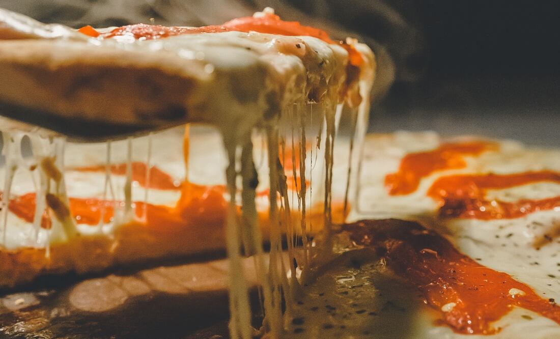 Para aquellos amantes de la pizza que aguantan comer muchas rebanadas, este es el plan ideal. Imagen: Unsplash