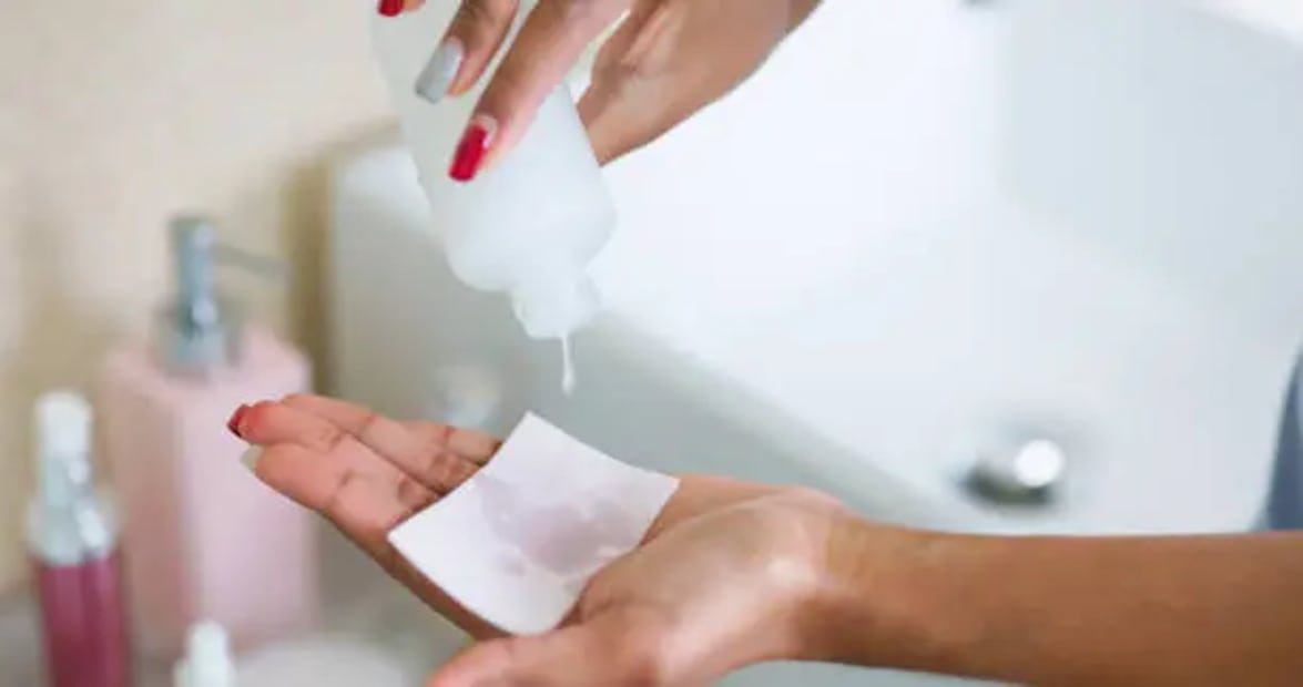 El desmaquillante bifásico será tu mejor aliado para retirar maquillaje a prueba de agua. Foto: Unsplash