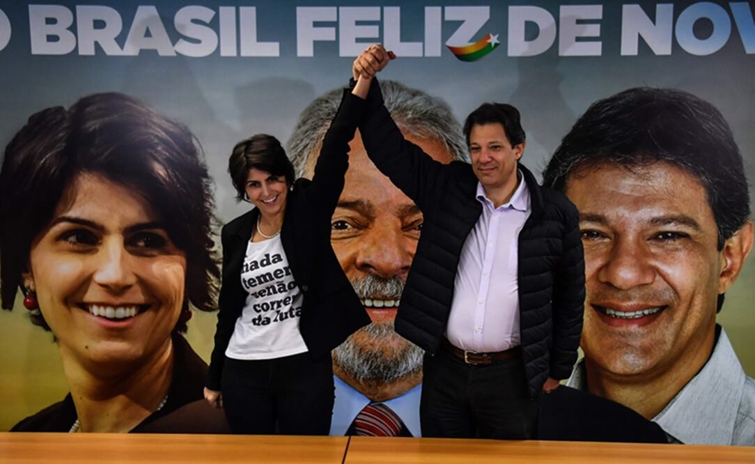 Fernando Haddad, candidato presidencial tras el veto de Lula junto a Manuela D'Ávila, propuesta para vicepresidenta. Foto: AFP.