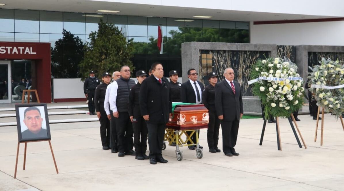 La ceremonia de honores fúnebres fue celebrada en la explanada del Complejo Estatal de Seguridad Pública. Foto: Especial