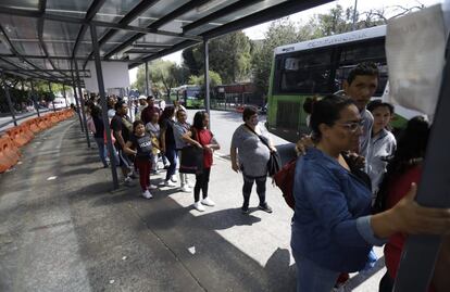 Confusión, aplausos y altercados; así arrancó la reapertura de la Línea 1 del Metro