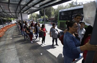 Confusión, aplausos y altercados; así arrancó la reapertura de la Línea 1 del Metro