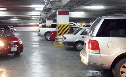 Desaparece de estacionamiento de la Cuauhtémoc auto oficial de CDMX