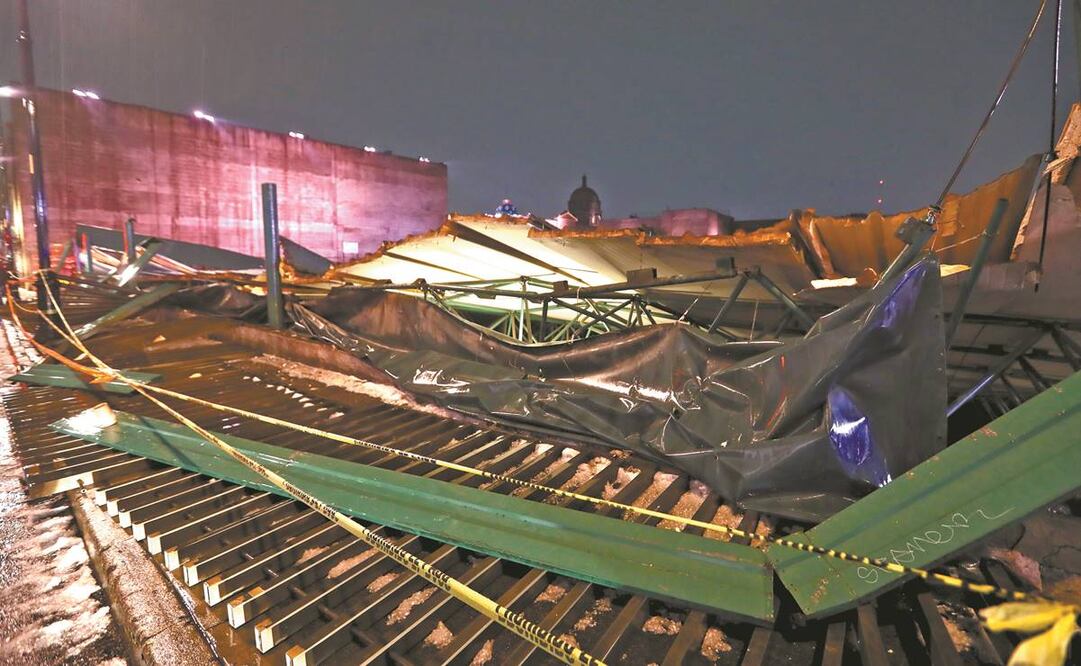 El techo de la Casa de las Águilas en el Templo Mayor colapsó por la intensidad de la granizada. Foto: Valente Rosas/ El Universal.