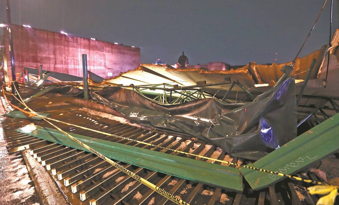 El techo de la Casa de las Águilas en el Templo Mayor colapsó por la intensidad de la granizada. Foto: Valente Rosas/ El Universal.