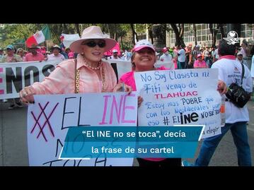 Laura Zapata comparte foto con “señora de Tláhuac” en marcha por el INE, tras ser exhibida por AMLO