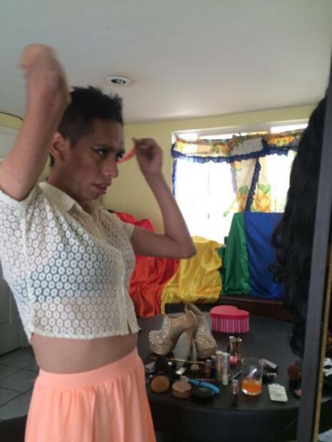 Vence el temor y acude a marcha gay 