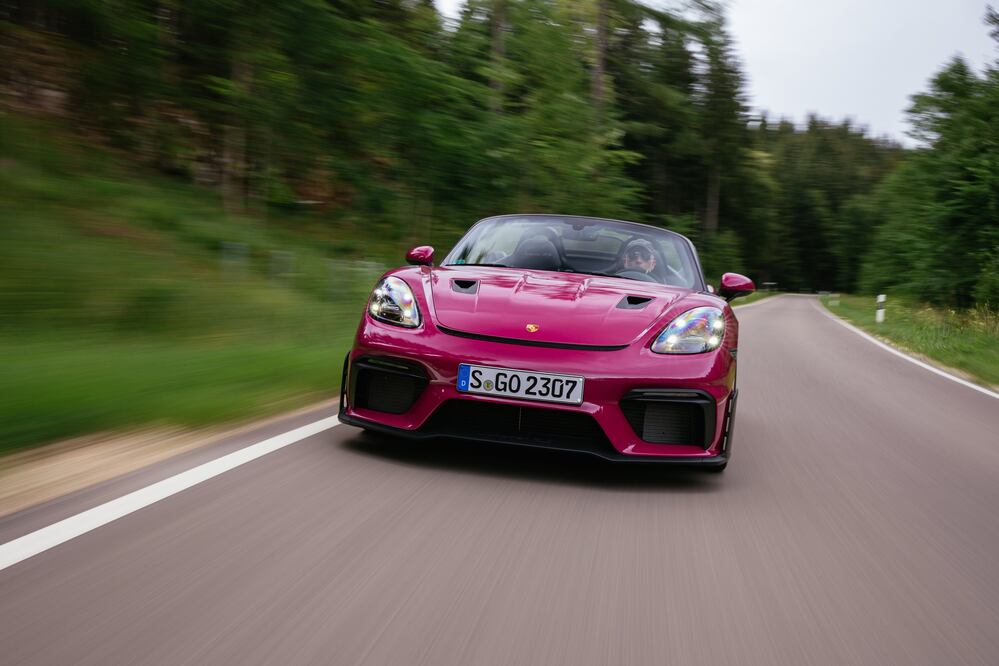 Se trata de la versión descapotable del deportivo más pequeño y rabioso de Porsche.