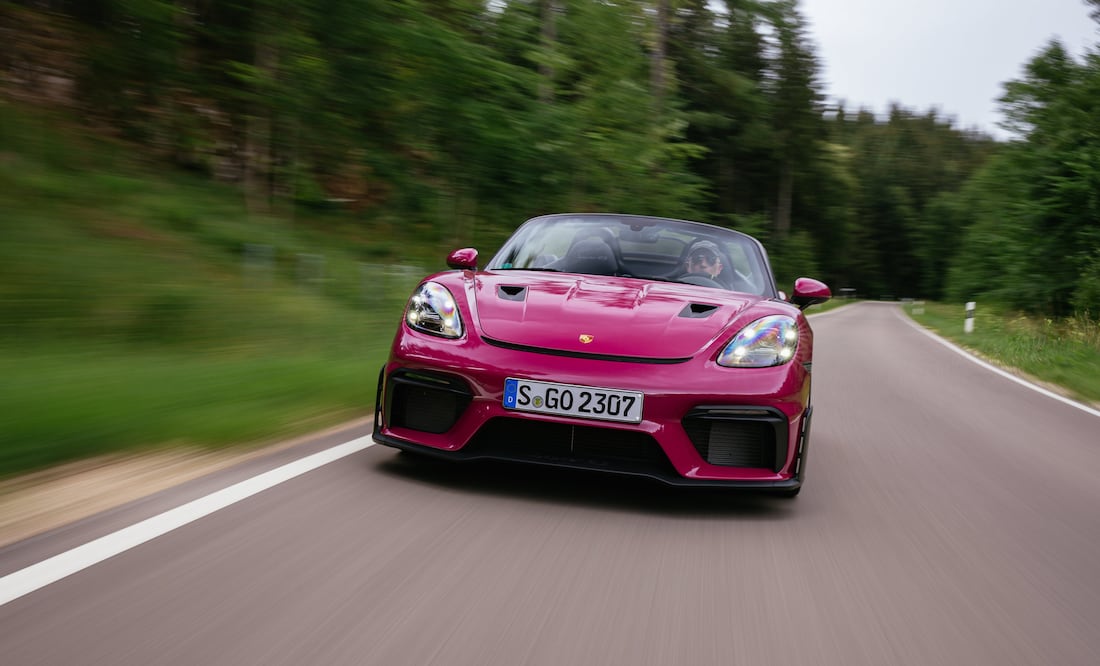 Se trata de la versión descapotable del deportivo más pequeño y rabioso de Porsche.